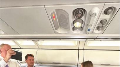 FOTO: Prezidentský pár odletěl do Británie běžným spojem