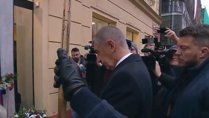 FOTO: Lidé na Babiše pokřikovali: "Hanba"