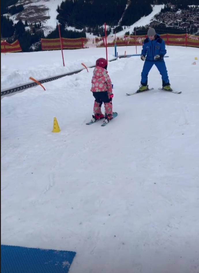 FOTO: Mia se učí lyžovat – stránka 2758