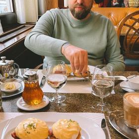 Nikola svého Petra tají před světem