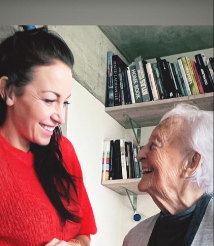 FOTO: S milovanou babičkou – stránka 2763