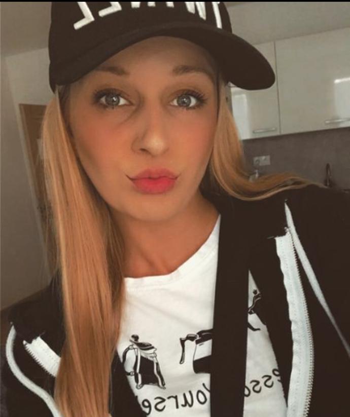 FOTO: Tereza se po návratu do Česka rychle oklepala. – stránka 65