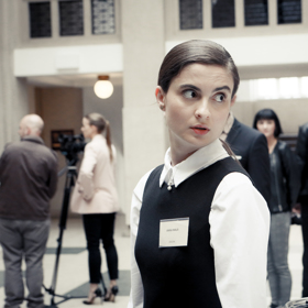 Známá herečka v roli ambiciózní Anny Malé. 