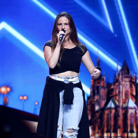 Zpěvačka Dominika Titková má také šanci stát se vítězkou. 
