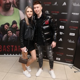 Jakub Jíra dorazil se svou polovičkou Natálií. 