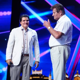 Oba "bratři" na pódiu.