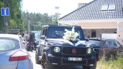 FOTO: Karlosovo auta je již nazdobené.