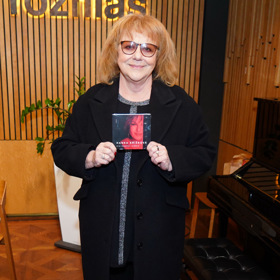 Kmotrou nového CD byla herečka a výtvarnice Iva Hüttnerová.