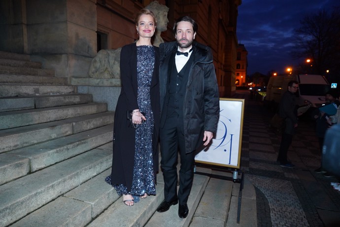 FOTO: Václav Neužil s manželkou Lenkou Neužil Stárkovou. – stránka 35