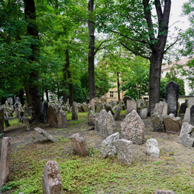 Náhrobků je tu na dvanáct tisíc.