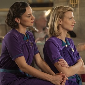 Beáta Kaňoková a Simona Lewandowská hrají prodavačky ve vyhlášeném obchodním domě Zlatá labuť.