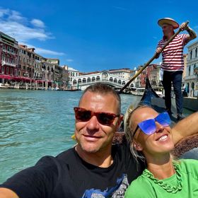 Společně procestovali svět.