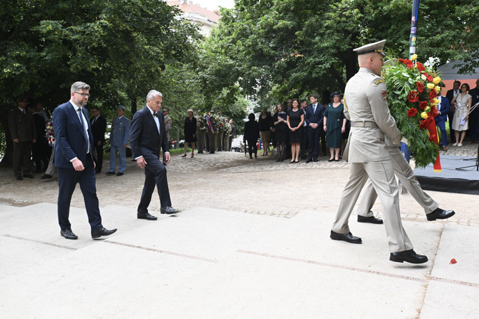 FOTO: Pietní akt na Újezdu. – stránka 1015