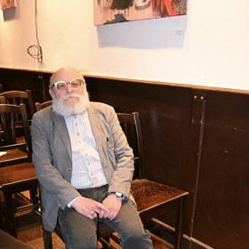 Za jeho život měl mnoho partnerek, sedm z nich byly Alenky.
