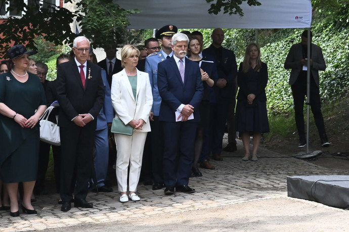 FOTO: Prezidentský pár na pietě za Miladu Horákovou. – stránka 1019