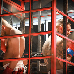 Zápas Romů a Ukrajinců v kleci sportovní organizace RedFace neuvidíme.