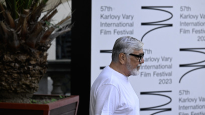 FOTO: Jiří Bartoška dorazil do Varů! Letošní ročník festivalu si nenechal ujít ani před zdravotní komplikace.