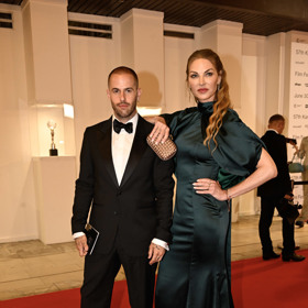 Modelka Pavlína Němcová zvolila tmavší barvy