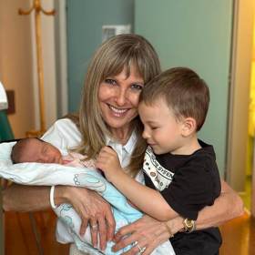 Holčička se jmenuje Elizabeth.