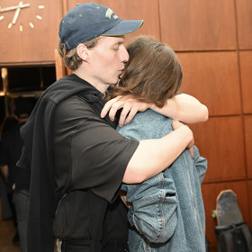 Došlo i na objímání před objektivem