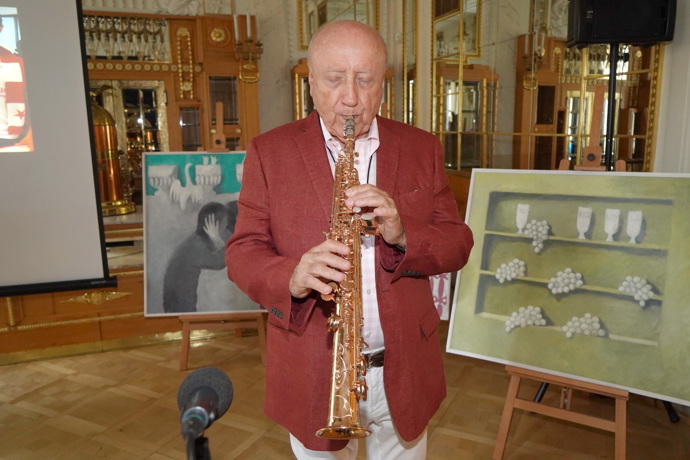 FOTO: Křišťálová ruka. – stránka 741