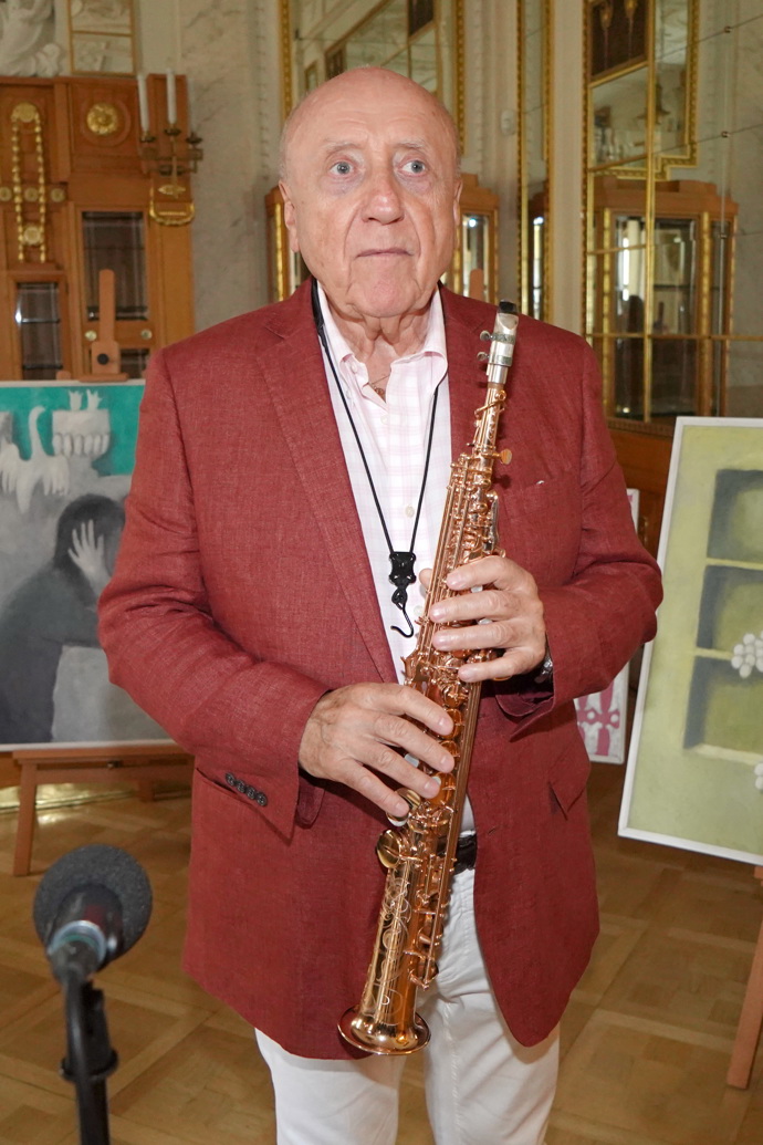 FOTO: Křišťálová ruka. – stránka 742
