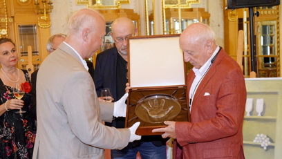 FOTO: Křišťálová ruka.