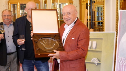 FOTO: Křišťálová ruka.