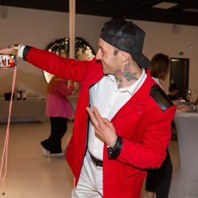 Mělo by to být něco kontroverzního