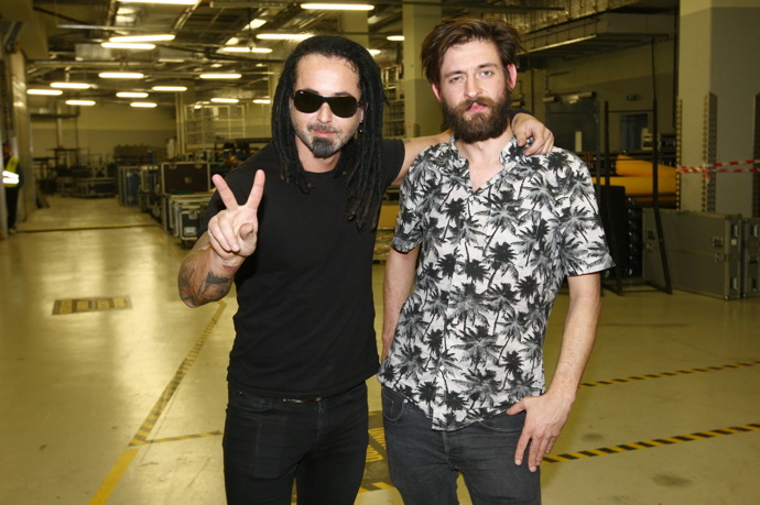 FOTO: Členové kapely Mandrage Josef Bolan a František Bořík společně pózovaly v O2 Areně roku 2017. – stránka 2