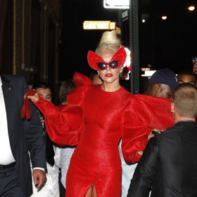 Lady Gaga nechtěně ukázala rozkrok.