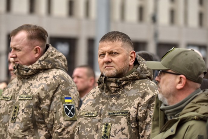 FOTO: Zalužnyj byl před válkou neznámým vojákem. – stránka 4