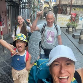 Eva Decroix s rodinou na dovolené.