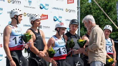 FOTO: V rámci květinového ceremoniálu prezident pogratuloval dosavadním medailistům.