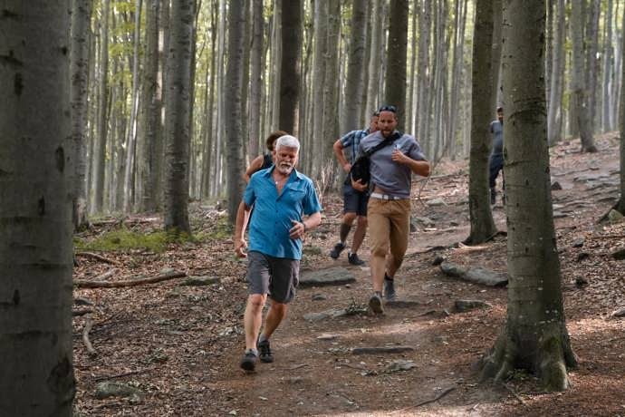 FOTO: Ochranka doprovázela Petra Pavla v těsné blízkosti. – stránka 2550