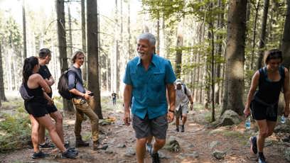 FOTO: Petr Pavel při výšlapu na Kleť.