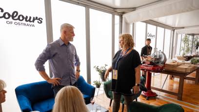 FOTO: Petr Pavel při setkání s ředitelkou festivalu Colours of Ostrava.