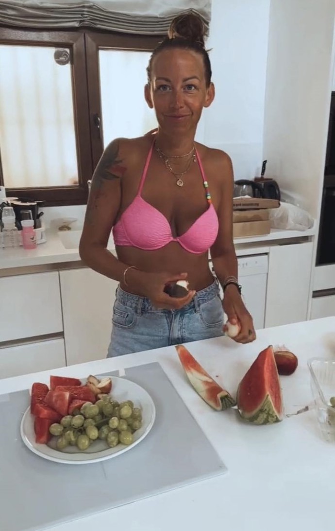 FOTO: Agáta Hanychová zůstala sama s dětmi ve Španělsku bez Jaromíra. – stránka 2466