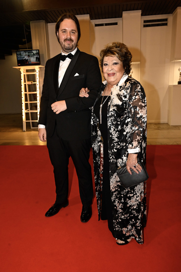 FOTO: Jiřinu Bohdalovou doprovázel vnuk. – stránka 724