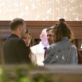 Matěj Ruppert a Jakub Prachař s partnerkami.