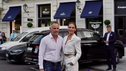 FOTO: Andrea dorazila v bílém kostýmku.