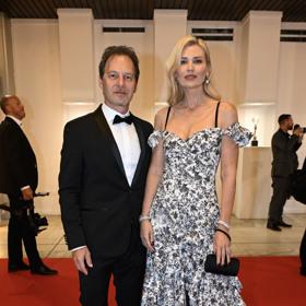 Palo Habera a Daniela Peštová na červeném koberci při zakončení festivalu ve Varech. 