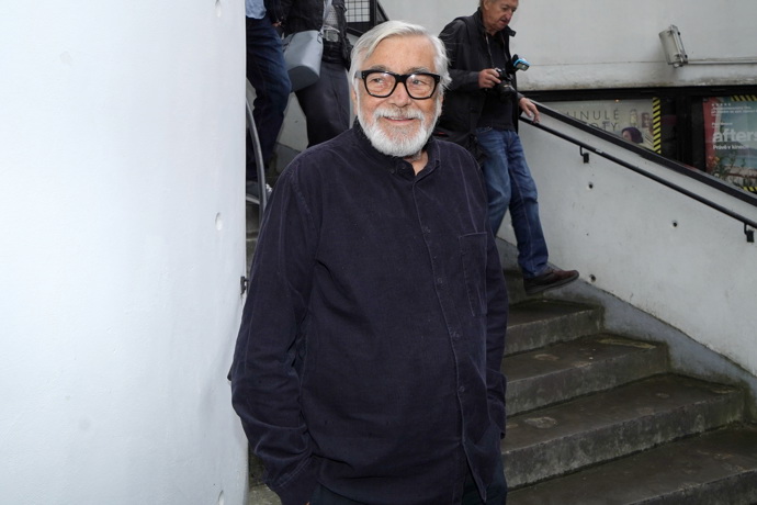 FOTO: Jiří Bartoška byl v dobré náladě. – stránka 697