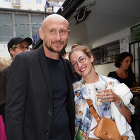 Marta se nemohla od svého přítele Marka odtrhnout