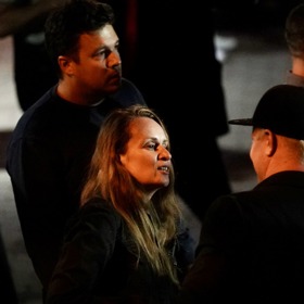 Hampl a neznámá dívka.