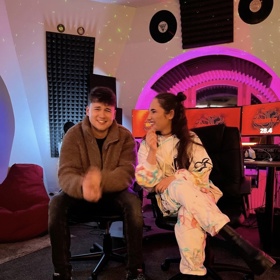 Její přítel žije střídavě v Česku a Nizozemsku.