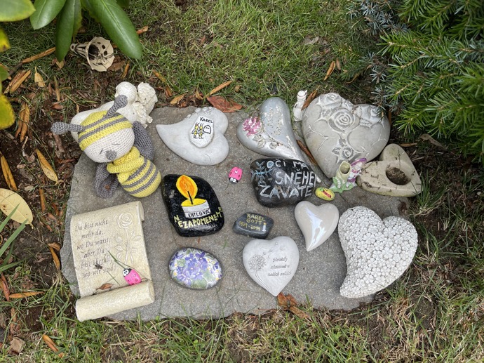 FOTO: Nechybí ani kamínky. – stránka 21