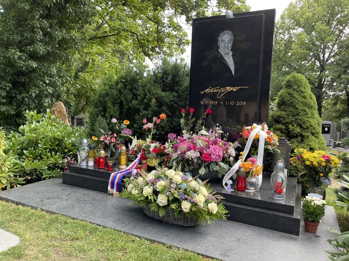 FOTO: Karel Gott byl legenda. – stránka 17