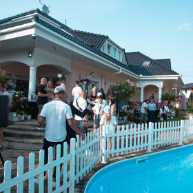 Zahradní party ve Vémolandu.