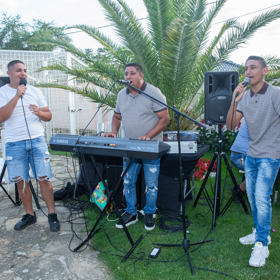 Měli pozvanou i kapelu